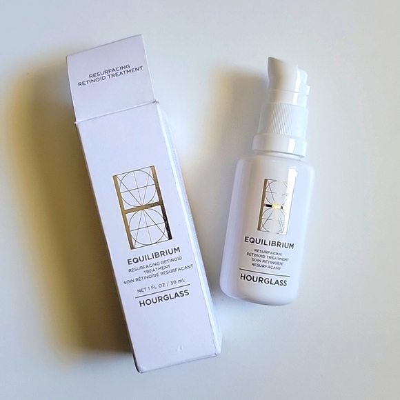 NEW HOURGLASS Equilibrium Resurfacing Retinoid Treatment